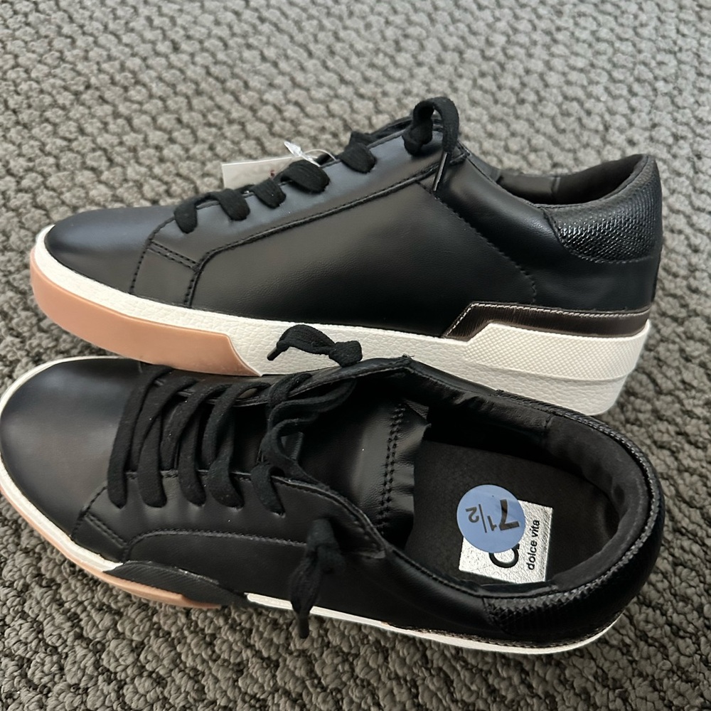 Sneakers never worn